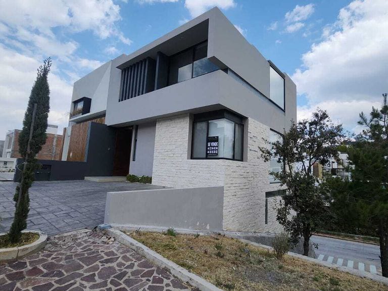 CASA EN VENTA EN ESQUINA (RIO ALTOZANO)
