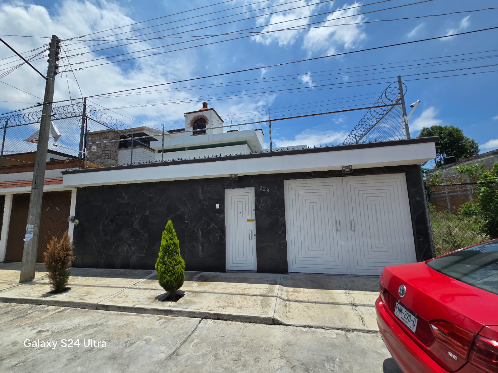 CASA EN VENTA EN LOMAS DE SANTA MARIA MORELIA, VIVE A TAN SOLO UNOS MINUTOS DE PASEO ALTOZANO