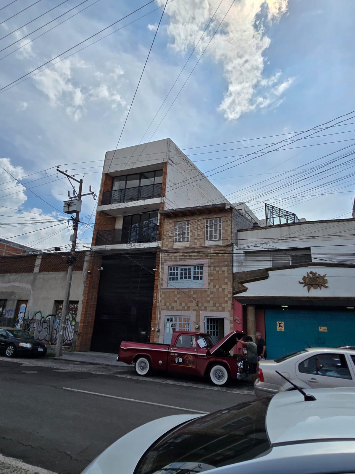 EDIFICIO EN VENTA A MEDIA CUADRA DE LA AVENIDA LAZARO CARDENAS, MORELIA MICHOACAN