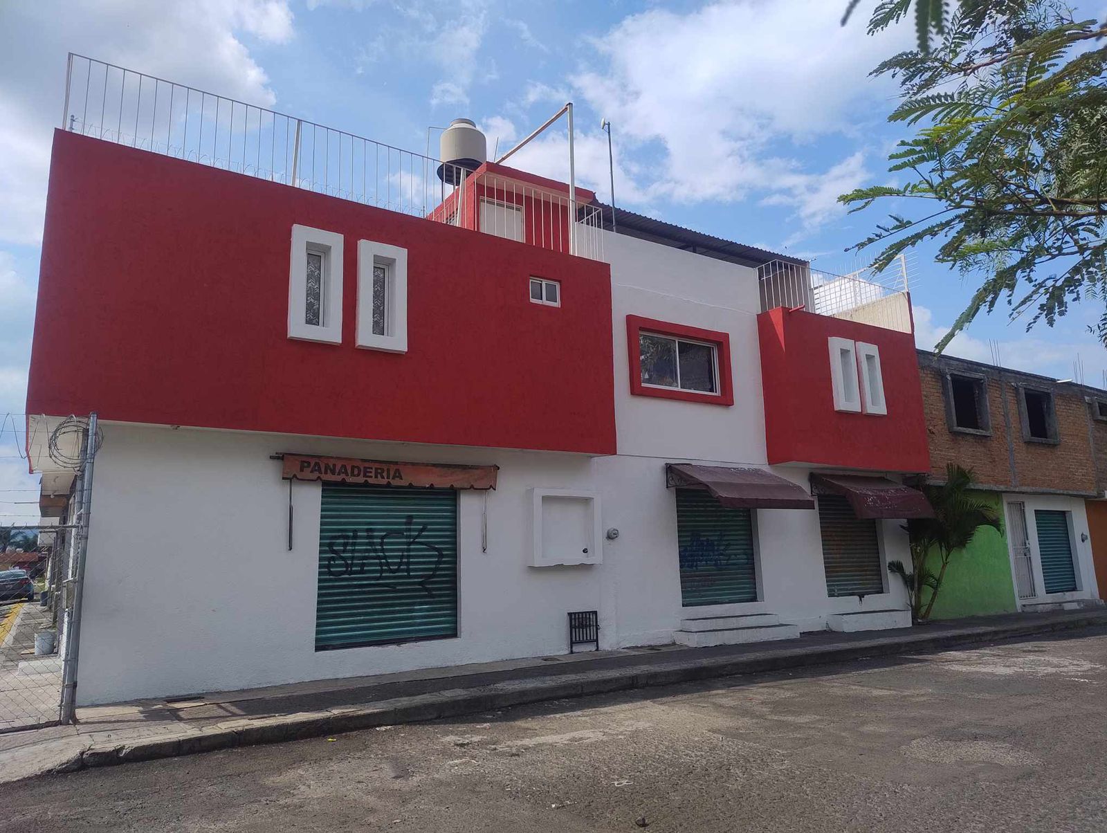 Propiedad de Uso Mixto en Venta - Habitacional y Comercial